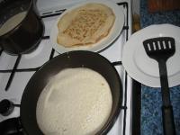 Palacinky pečieme rýchlo, na stredne rozpálenej...