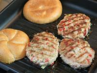 Z mäsa tvarujeme vyššie hamburgery, ktoré...