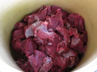 Príprava mäsa - koľko cibule, toľko mäsa 