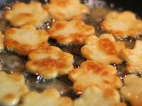 Krokety vysmažíme do zlatista na oleji v...
