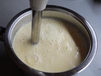 Všetky ingrediencie spolu zmixujeme, prelejeme do...