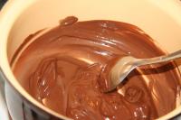 Zohrejeme Nutelu s maslom a so smotanou,...