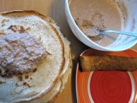 Vychladnutú zmes natierame na palacinky, ktoré...