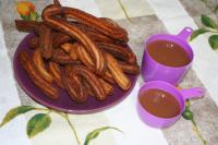 Churros podávame za tepla, namáčame v horúcej...