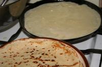 Palacinky pečieme na panvici, ktorú potierame...