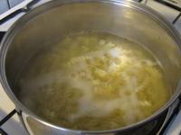 Cestoviny uvaríme al dente v slanej vode....