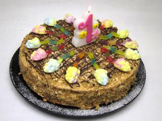Medová narodeninová torta
