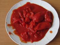 Paradajky z konzervy pokrájame a spolu s...