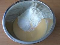 Uvedené ingrediencie vložíme do hlbokej misy....