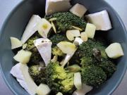 Brokolicovo - syrový šalát