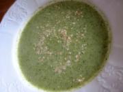 Brokolicová polievka s kešu orieškami